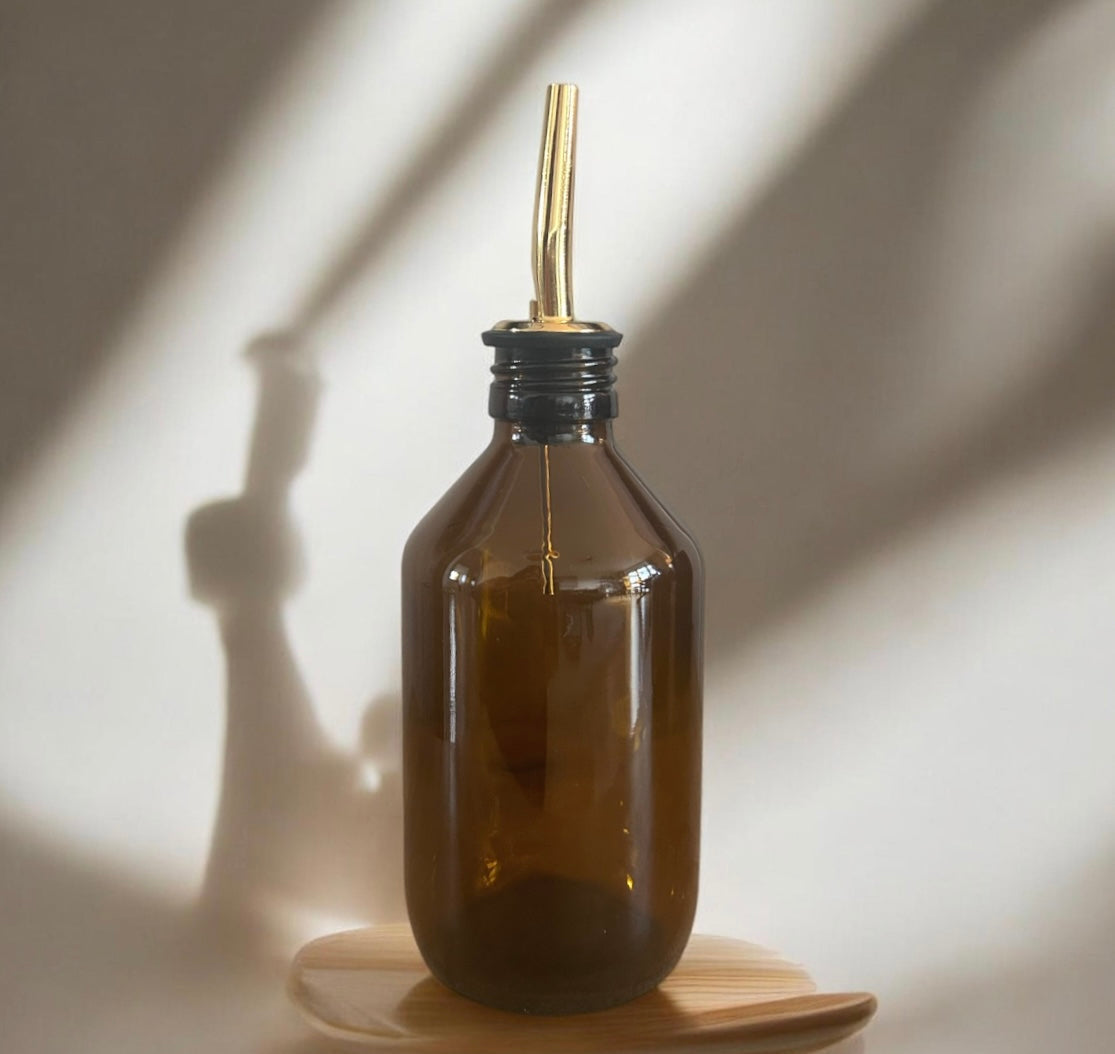Flasche aus Braunglas mit Ausgießer – Essig- & Olivenölspender